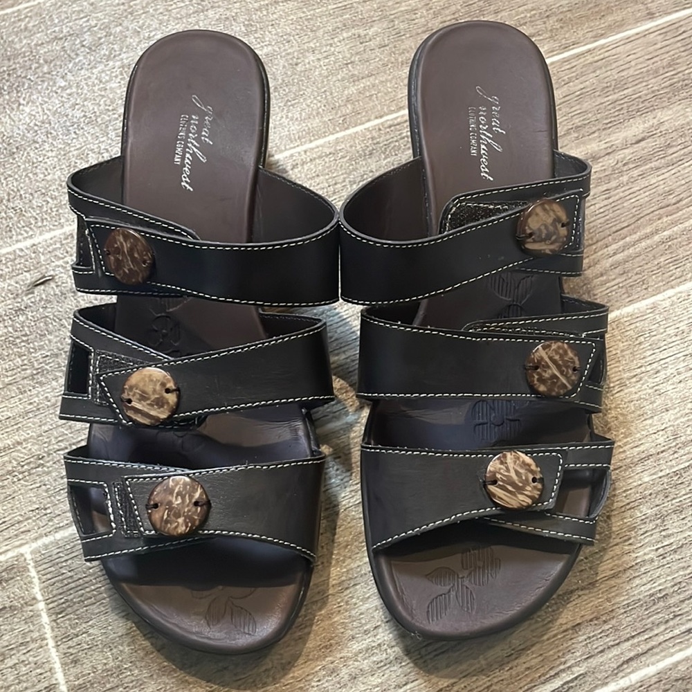 Women’s Great Northwest heeled sandals
